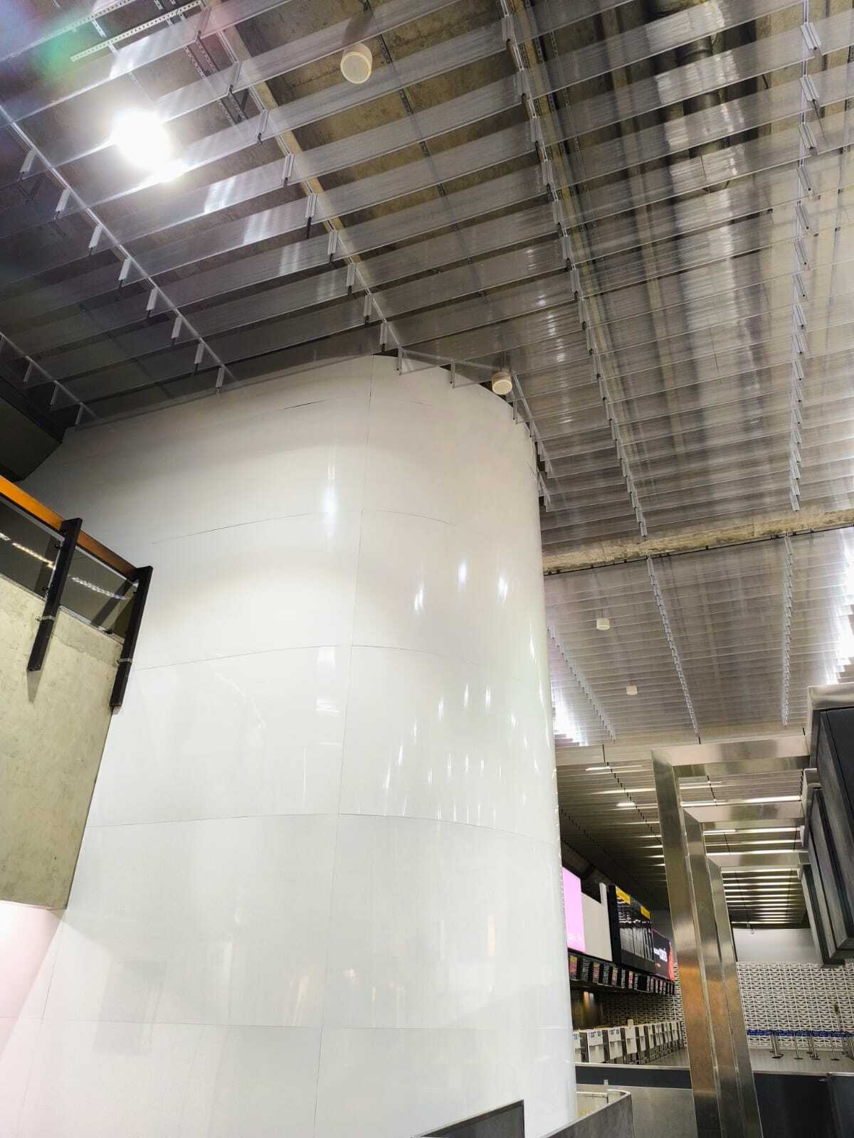 Falso techo metálico